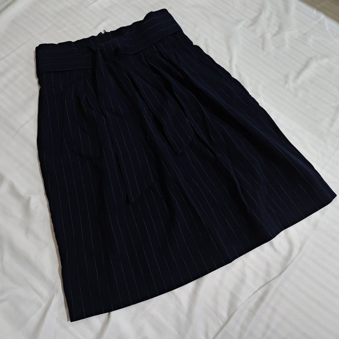 H&M Striped Dark Blue Skirt - Small (Category: Skirts) located in Makati City. Submitted by almieland (Listing ID 1380132655, Image 2). Description: With pockets.