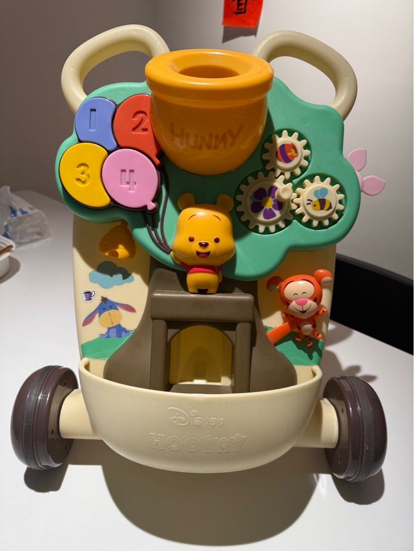 由 chillbaby182881 (刊登 ID 1380269452，圖片 1) 提交，位於 新北市 (New Taipei) 的 Hooyay小熊維尼學步車 (類別：嬰兒玩具)，說明：7成新，使用上皆正常 無箱子 需自取，面交地點：新北高工附近（鄰近海山捷運站）。