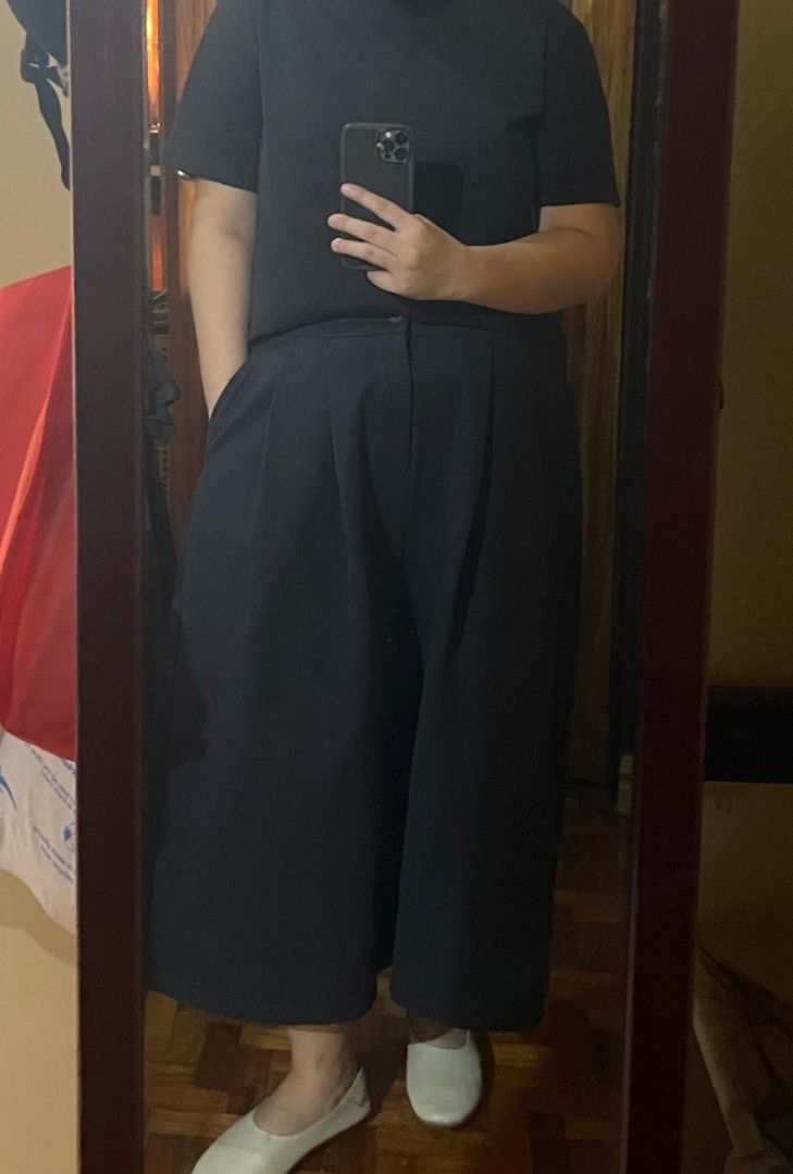 Hq garterized cullotes (Category: Other Bottoms) located in Las Pinas. Submitted by sameoldkid (Listing ID 1380151528, Image 3). Description: Thick fabric pants Waist: 27-36in Length: 32in Color: Dark navy Shipping from Las Pinas; shouldered by buyer.