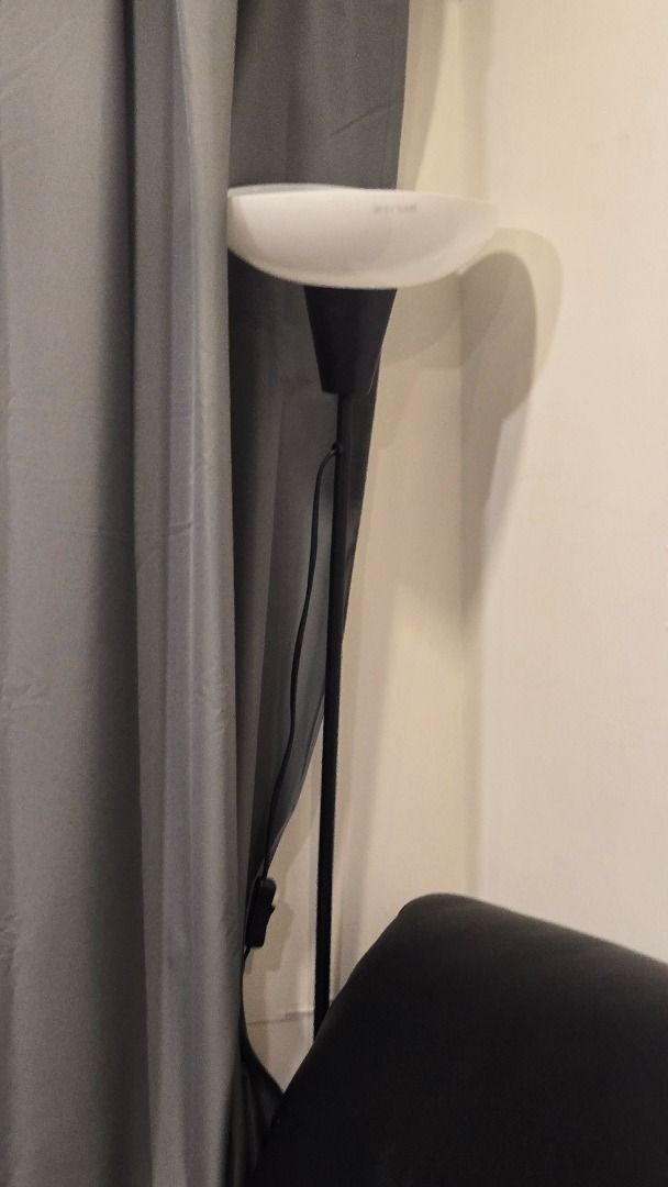 由 xxpinhao27866 (刊登 ID 1380274889，圖片 1) 提交，位於 台北市 (Taipei) 的 IKEA 上照落地燈, 黑色 (類別：燈飾)，說明：因為要去澳洲打工度假，所以不得不要賣掉 因為9月才會出國，目前為預先PO可先預訂， 預計8月底(約25-28)左右交貨 請不介意在購買。。