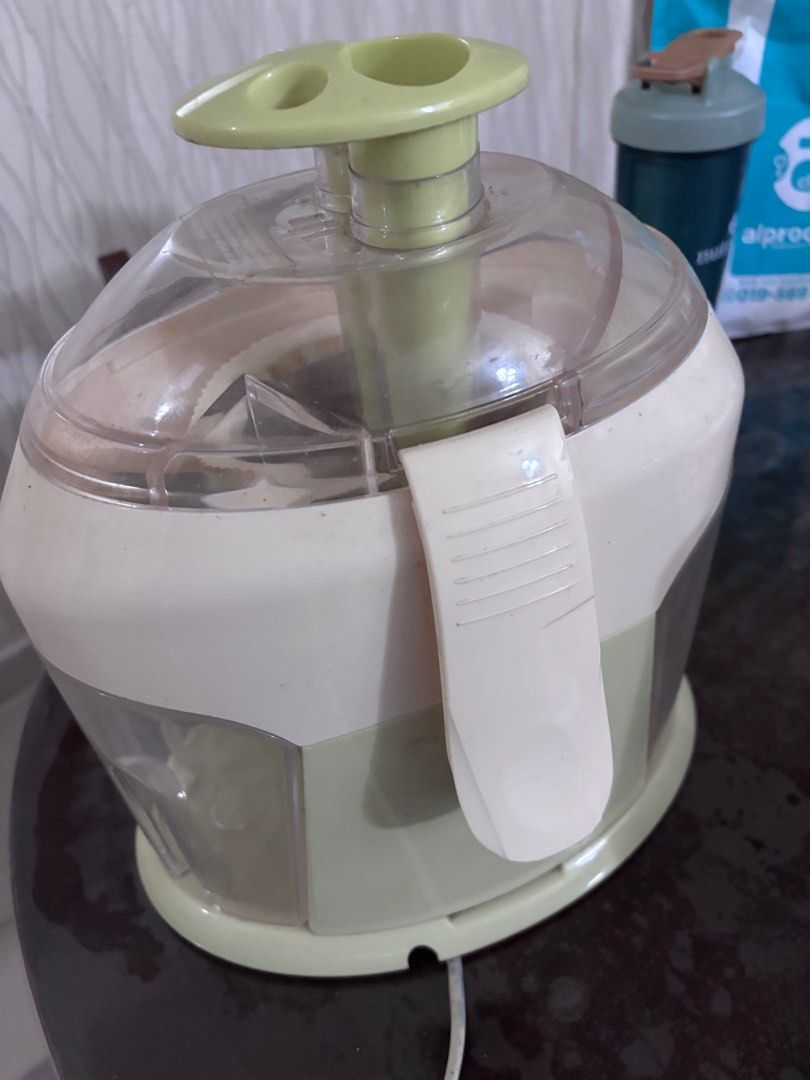 Juice Maker (Category: Juicers, Blenders & Grinders) located in Senawang. Submitted by RadhiahTaib (Listing ID 1380221068, Image 2). Description: No longer using..