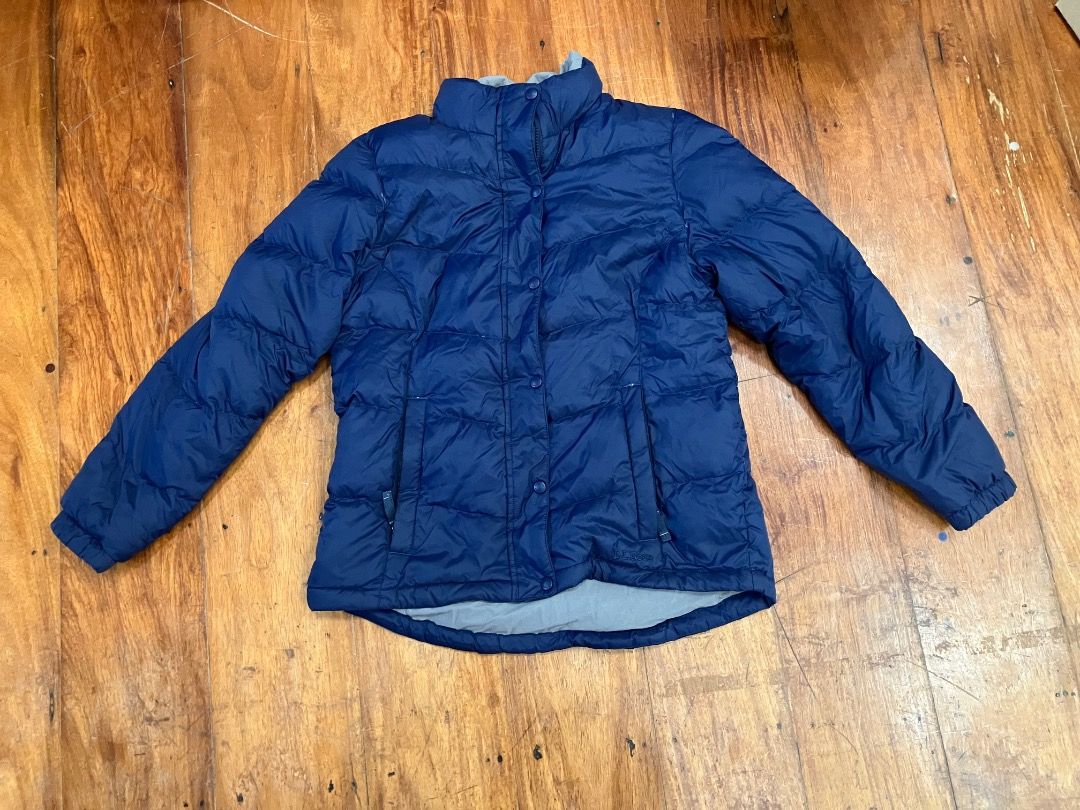 L L Bean Dark Blue Winter Jacket Medium (Category: Coats, Jackets and Outerwear) located in Muntinlupa City. Submitted by samskarac37965 (Listing ID 1380187916, Image 1). Description: .