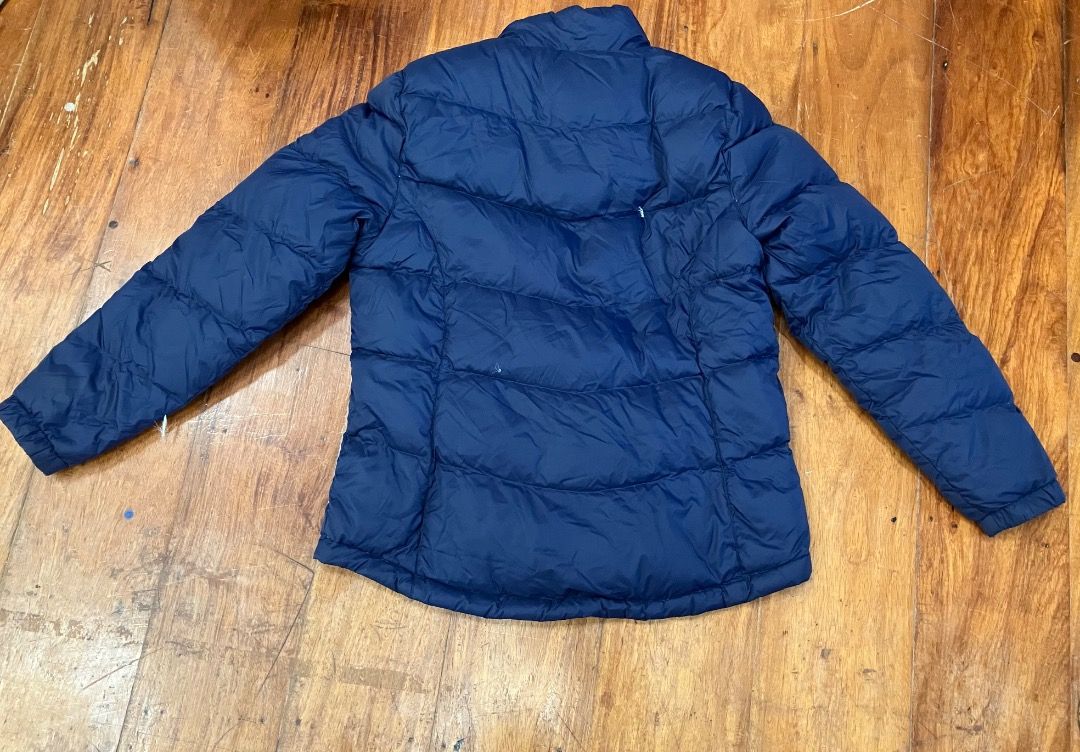 L L Bean Dark Blue Winter Jacket Medium (Category: Coats, Jackets and Outerwear) located in Muntinlupa City. Submitted by samskarac37965 (Listing ID 1380187916, Image 2). Description: .