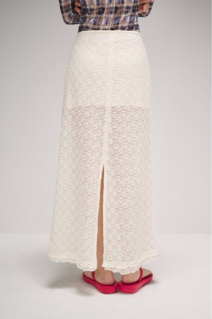 LIBÉ Lace Midi Skirt (Category: Skirts) located in Taguig. Submitted by __jsww (Listing ID 1380279088, Image 3). Description: Used once Medium Bought in VN.