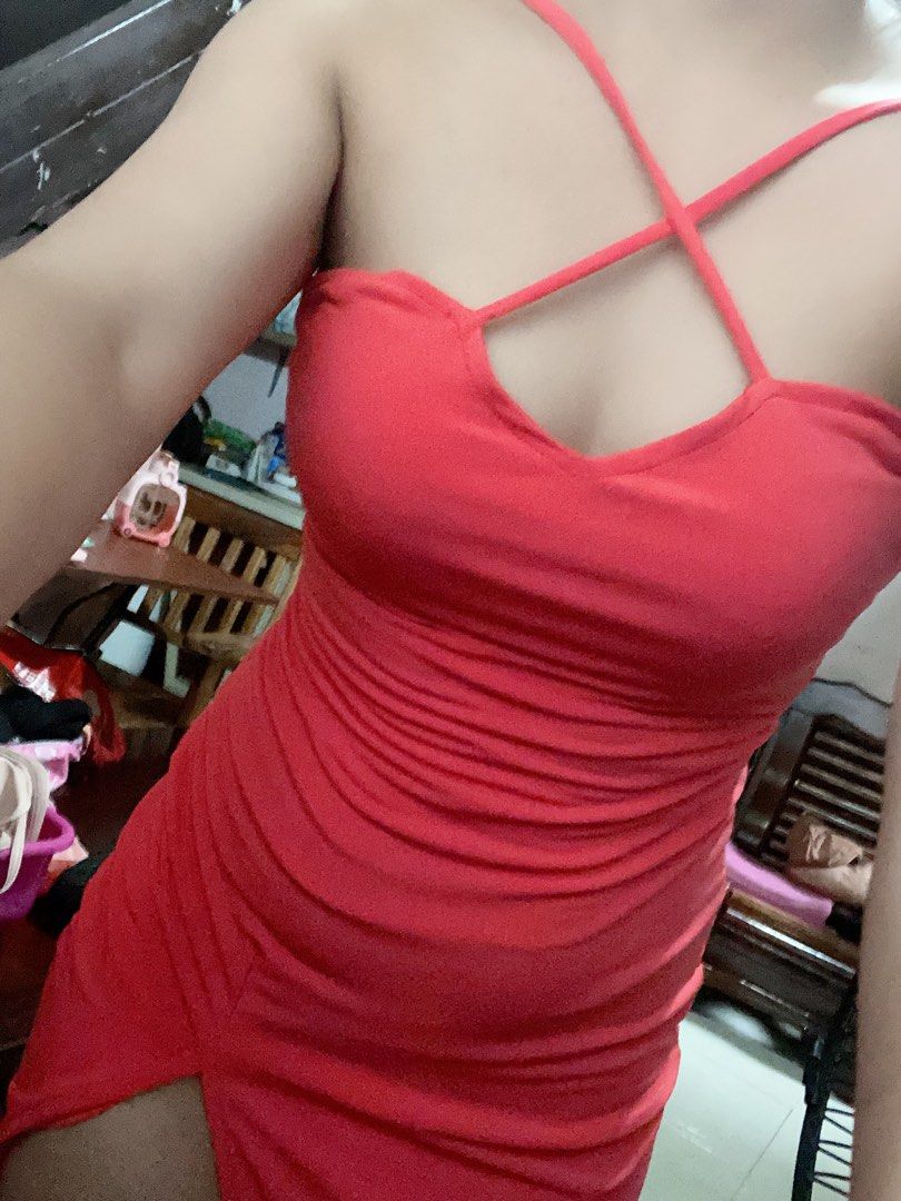 Long dress like new SCARLET (Category: Evening dresses & gowns) located in Quezon City. Submitted by dearchelly777 (Listing ID 1375464477, Image 3). Description: Like new Rarely used! Xs-medium stretchy Long dress sayad sa sahid kahit naka 6-8inches heels wala sa pic Details on the pic With slit , halter sa likod Zipper .