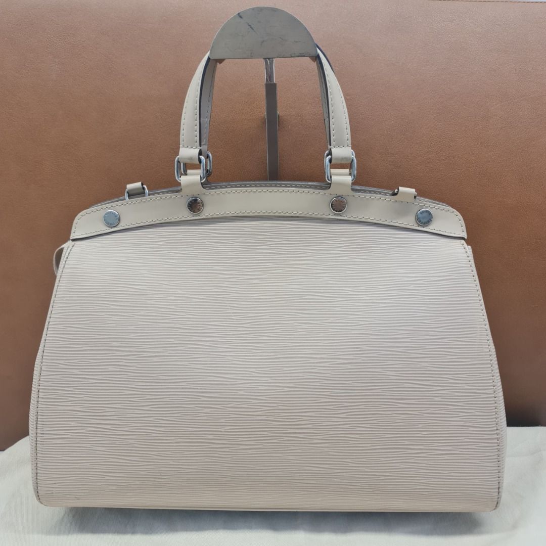 LOUIS VUITTON BREA MM DUNE EPI LEATHER SHW AA4154 (Category: Bags & Wallets) located in Kuala Lumpur. Submitted by larueonlinestore (Listing ID 1380117450, Image 3). Description: LAR-4008-LV (Pre-owned) Brand - LOUIS VUITTON Model - BREA MM Size - 33CM Color - DUNE Material - EPI LEATHER & SHW Accessories - DUST COVER, STRAP Condition - USED Visit our store to view the actual product P-1-17 Plaza Damas, Jalan Sri Hartamas 1, 50480 Kuala Lumpur Ma