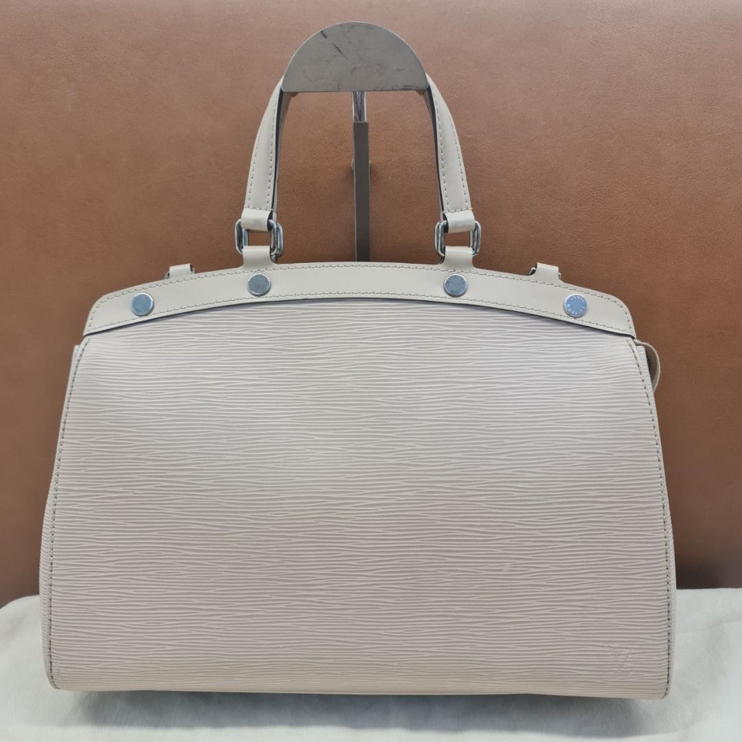 LOUIS VUITTON BREA MM DUNE EPI LEATHER SHW AA4154 (Category: Bags & Wallets) located in Kuala Lumpur. Submitted by larueonlinestore (Listing ID 1380117450, Image 2). Description: LAR-4008-LV (Pre-owned) Brand - LOUIS VUITTON Model - BREA MM Size - 33CM Color - DUNE Material - EPI LEATHER & SHW Accessories - DUST COVER, STRAP Condition - USED Visit our store to view the actual product P-1-17 Plaza Damas, Jalan Sri Hartamas 1, 50480 Kuala Lumpur Ma