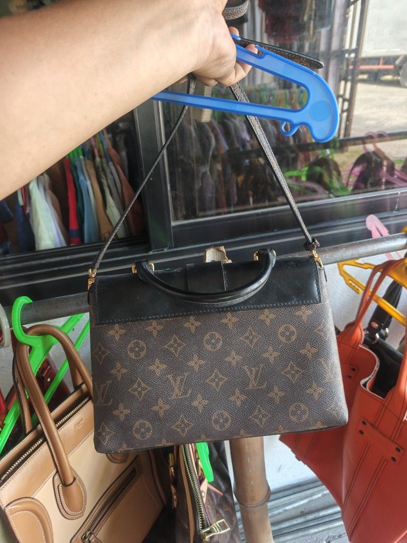 Louis Vuitton Crossbody Bag (Category: Luxury Bags & Wallets) located in Agoo. Submitted by fitzmatic15 (Listing ID 1380122216, Image 2). Description: Louis Vuitton Crossbody Bag excellent condition legit or off❗ napakasolid 🔥.