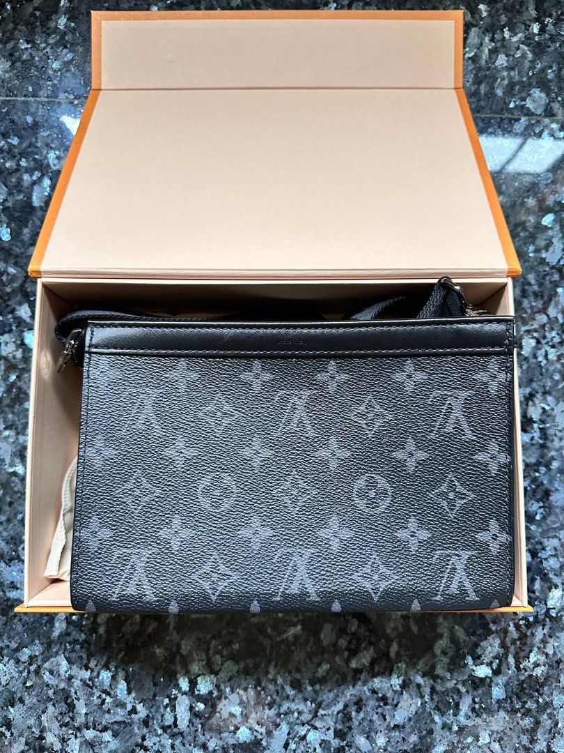 Louis Vuitton Gaston Wearable Wallet/Slingbag (Category: Bags & Wallets) located in Singapore. Submitted by jorrrr_ (Listing ID 1380282716, Image 2). Description: As good as new used 10 times max Full set .