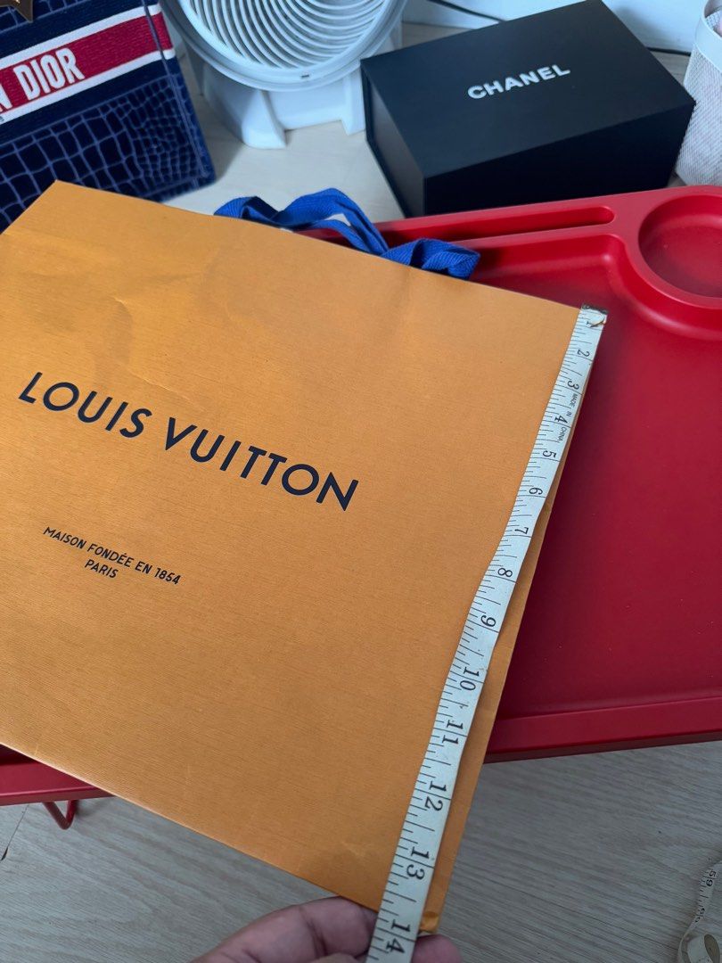Louis Vuitton paperbag (Category: Tote Bags) located in Quezon City. Submitted by raphael1986 (Listing ID 1380135913, Image 1). Description: Money back if proven fake ( shipping shouldered by the buyer I’m from qc) .