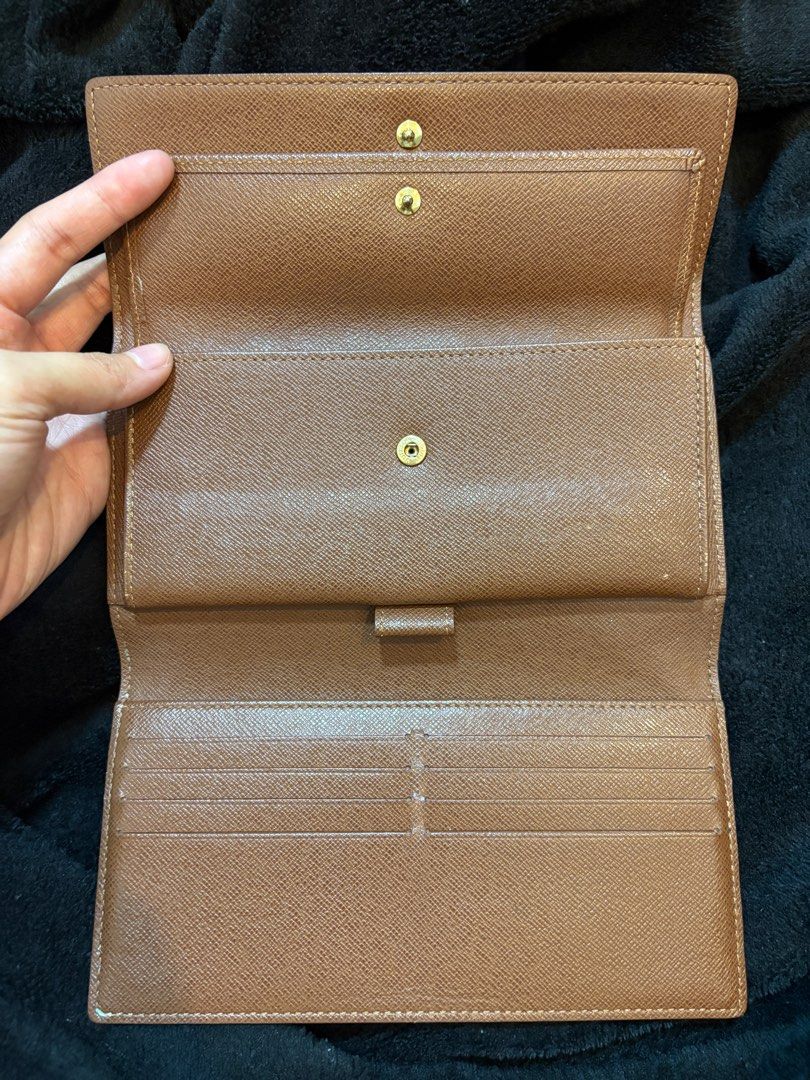 LV Sarah Monogram Wallet (Category: Luxury Bags & Wallets) located in Las Pinas. Submitted by laineeleazarr (Listing ID 1380127313, Image 3). Description: - Like new - Bought in Japan - No dustbag and box ❗️Negotiable.