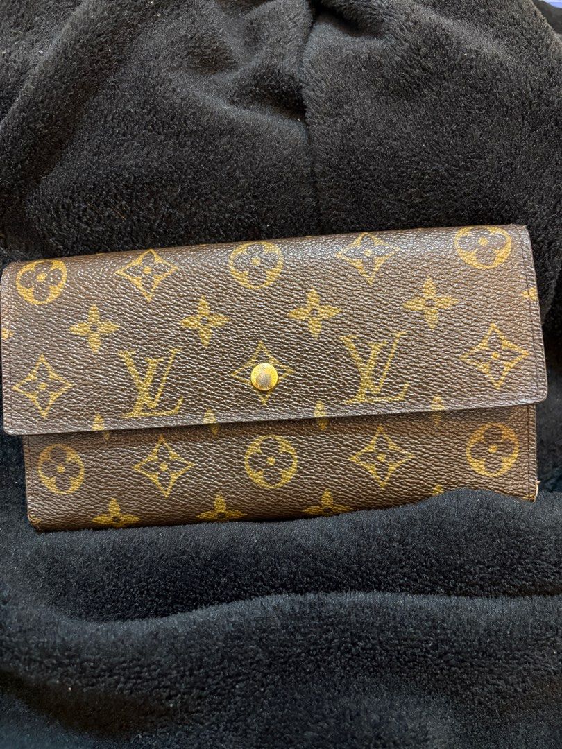 LV Sarah Monogram Wallet (Category: Luxury Bags & Wallets) located in Las Pinas. Submitted by laineeleazarr (Listing ID 1380127313, Image 1). Description: - Like new - Bought in Japan - No dustbag and box ❗️Negotiable.