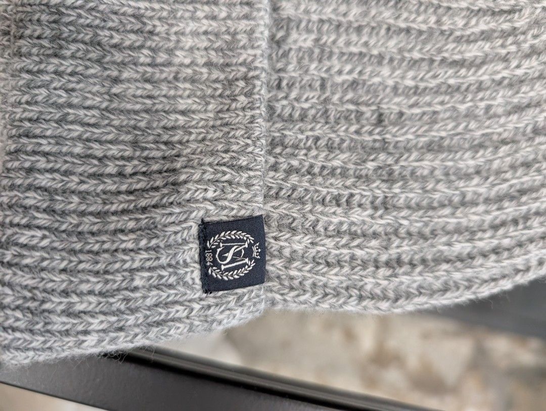 Marks & Spencer (Category: Hats & Beanies) located in Manila. Submitted by csisters3 (Listing ID 1380169708, Image 3). Description: .