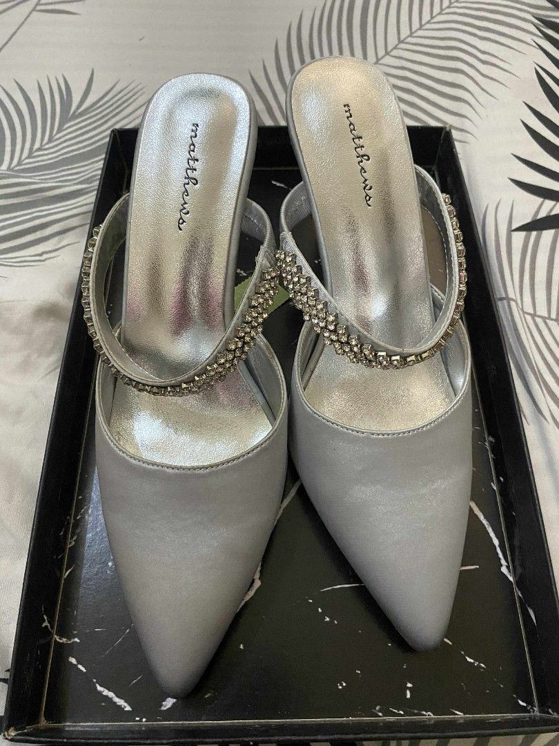 Matthew Bridal Heels (Category: Heels) located in Camalig. Submitted by houseofdeclutter (Listing ID 1380186319, Image 1). Description: 24cm. 10/10 condition. Used only during the ceremony. remove the sole plastic protection so it's good as new..