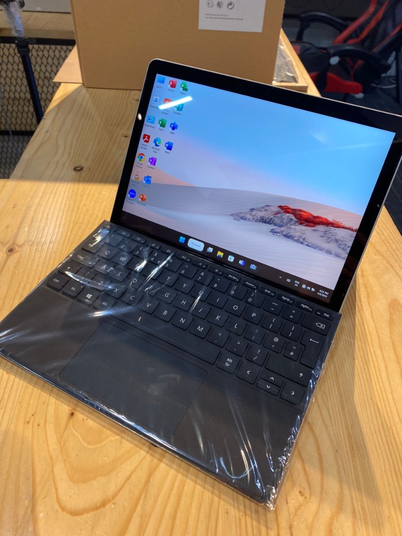 MICROSOFT SURFACE GO 2 WITH KEYBOARD ORIGINAL, Computers & Tech