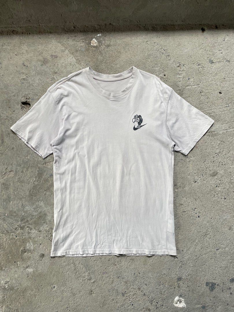 Nike Basketball Vulture T DK Tee (Category: Tshirts & Polo Shirts ) located in Santiago. Submitted by ace.stuff (Listing ID 1380227290, Image 1). Description: No issues Like new Large on tag 20x30 DM to purchase.