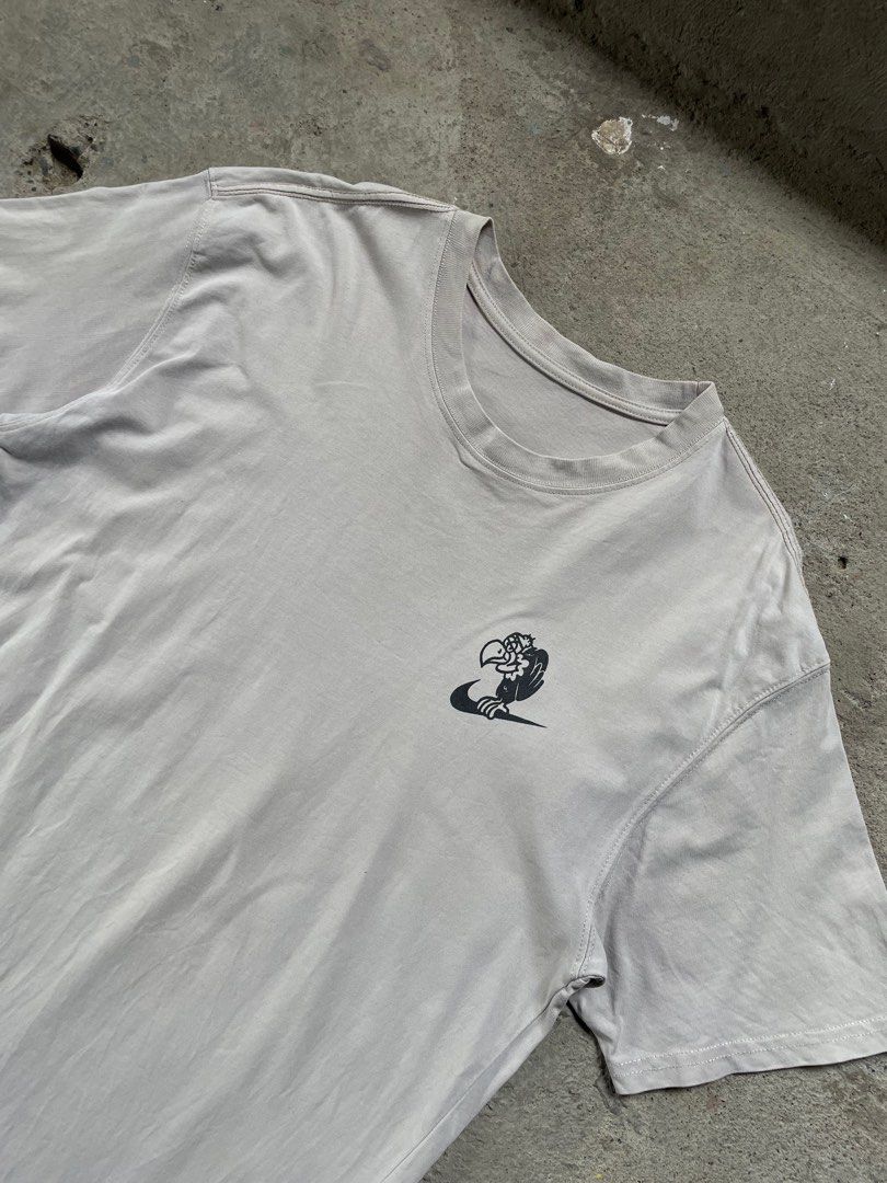 Nike Basketball Vulture T DK Tee (Category: Tshirts & Polo Shirts ) located in Santiago. Submitted by ace.stuff (Listing ID 1380227290, Image 2). Description: No issues Like new Large on tag 20x30 DM to purchase.