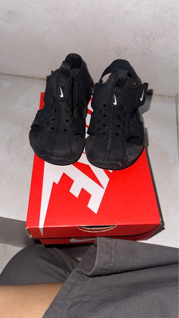Nike sunray protect 2 (Kategori: Orang Tua, Bayi & Anak - Lainnya) berada di Jakarta Selatan. Dikirim oleh korscar (ID iklan 1380151988, Gambar 2). Deskripsi: Black Ada box Ringan Masih bagus Size EUR 23.5 / 13 cm.