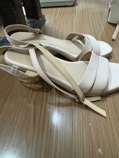 (Category: ) located in . Submitted by beaspreloved (Listing ID 1380123419, Image 1). Description: .