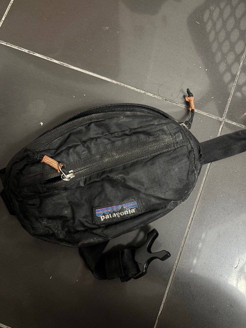 PATAGONIA 1L Blackhole hip pack (Category: Belt bags, Clutches and Pouches) located in Valenzuela. Submitted by maquiphl (Listing ID 1380256872, Image 1). Description: Patagonia 1L Ultralight hip pack. - used as an EDC bag, but needed a bigger one. - added zipper pulls - needs a little washing - all zippers, clips are 100% Brand new SRP : 1k - 1.2k.