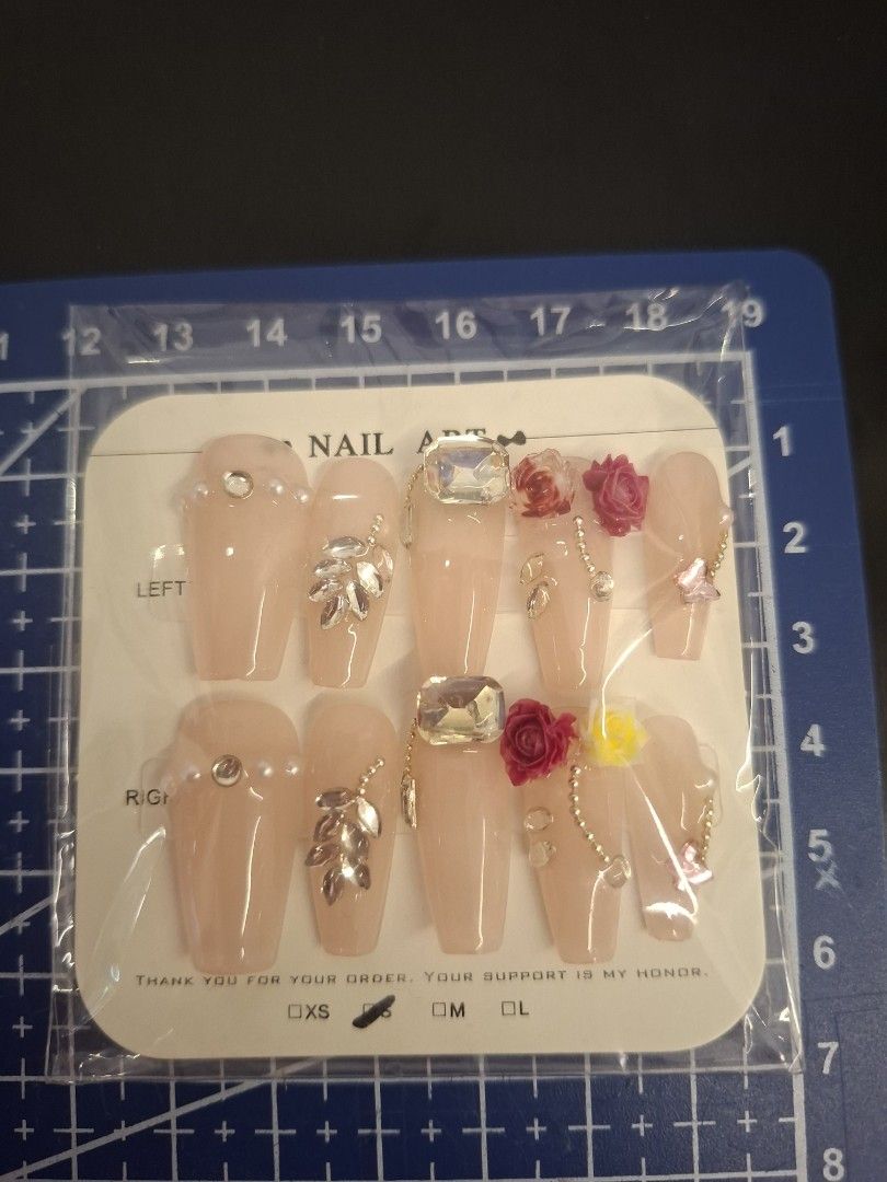 由 .yun.yun. (刊登 ID 1380143771，圖片 1) 提交，位於 台中市 (Taichung) 的 S碼穿戴甲 (類別：美甲、手部保養)，說明：因為要搬家 穿戴甲買太多佔空間所以便宜賣 每種都只有一副❣️需要近看歡迎私聊。