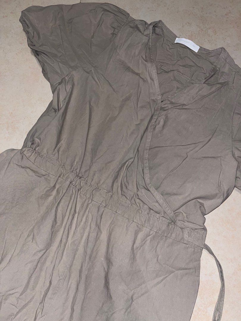 Sage Green Jumpsuit with Puffed Sleeves (Category: Jumpsuits) located in Manila. Submitted by j4dasells (Listing ID 1380181147, Image 2). Description: Can fit up to large. Delivery arrangement and cost shall be shouldered by buyer. Loc: Diliman, QC..