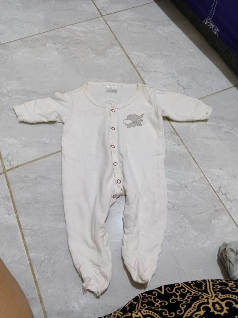 sleepsuit (Kategori: Baju Bayi) berada di Yogyakarta. Dikirim oleh prelovedbyciv (ID iklan 1380225984, Gambar 3). Deskripsi: bisa satuan or takeall up 3-6m yaa.