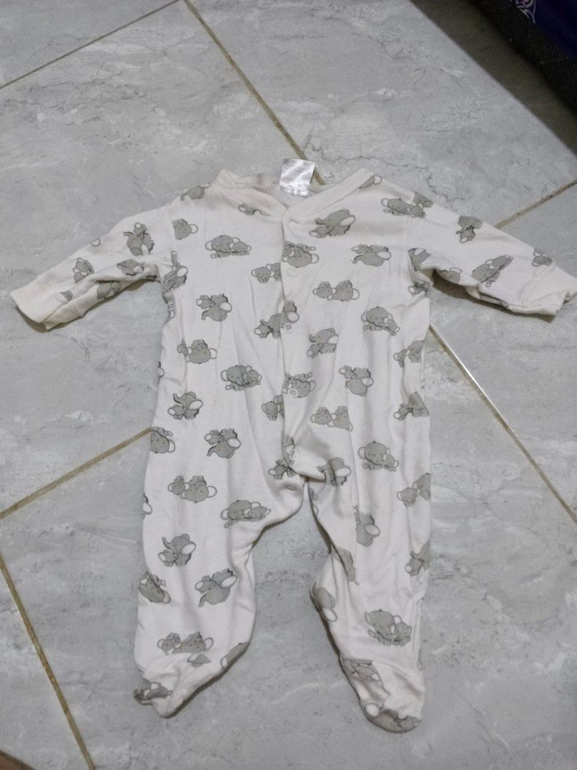 sleepsuit (Kategori: Baju Bayi) berada di Yogyakarta. Dikirim oleh prelovedbyciv (ID iklan 1380225984, Gambar 1). Deskripsi: bisa satuan or takeall up 3-6m yaa.