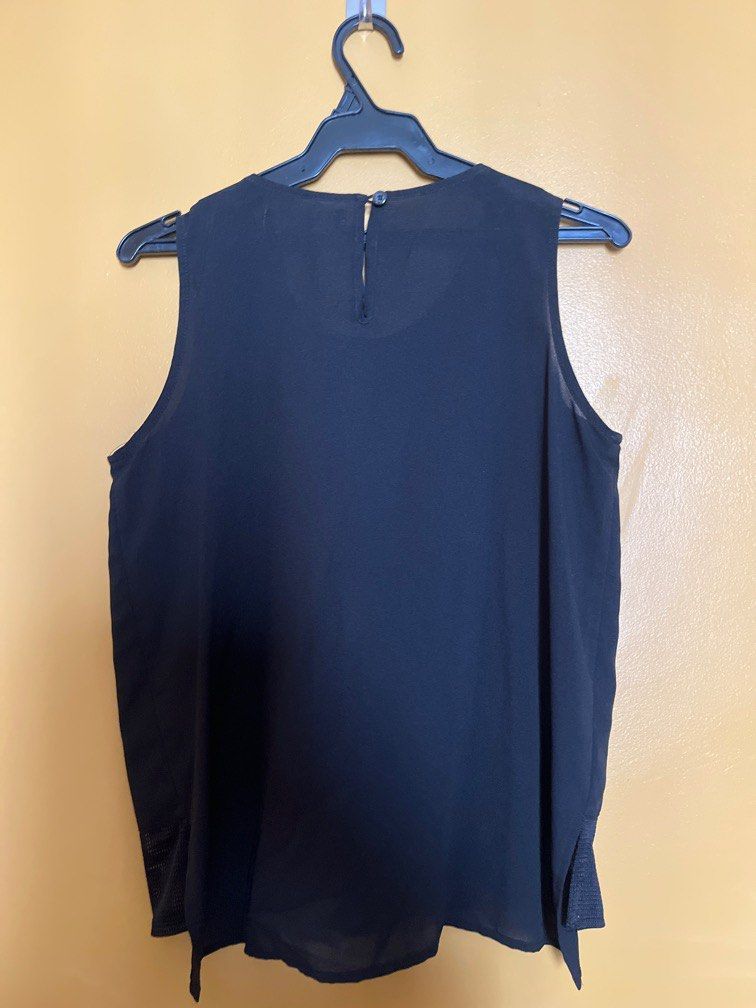 SM Women Black Top Small (Category: Blouses) located in Mandaluyong City. Submitted by moonywinks (Listing ID 1380105958, Image 3). Description: Got bigger, cant use anymore. Perfect for work. MOP: Gcash PU: Mandaluyong.