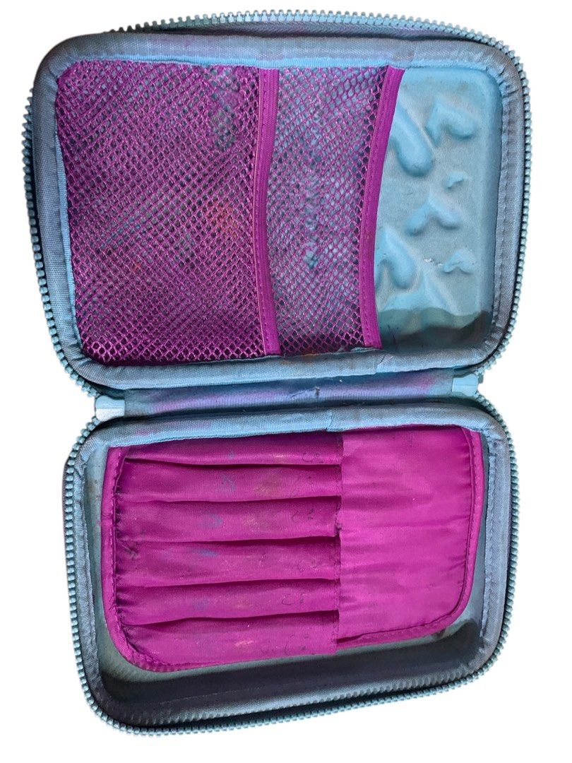 SMIGGLE PENCIL CASE (Category: Stationery & School Supplies) located in Manila. Submitted by arkanghelm16985 (Listing ID 1380132952, Image 2). Description: BALIK BAYAN BOX FROM SINGAPORE.