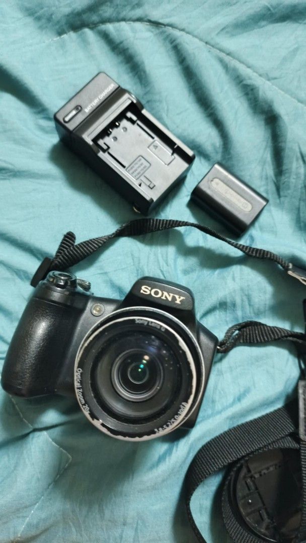 Sony dsc hx1 cybershot (Category: Cameras) located in Bulacan. Submitted by gratsy (Listing ID 1380215412, Image 1). Description: burned screen only hindi naman affected ang pictures..