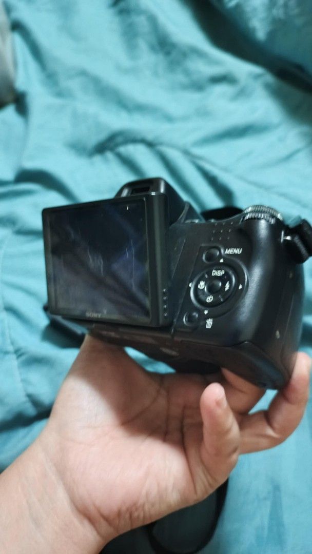 Sony dsc hx1 cybershot (Category: Cameras) located in Bulacan. Submitted by gratsy (Listing ID 1380215412, Image 2). Description: burned screen only hindi naman affected ang pictures..