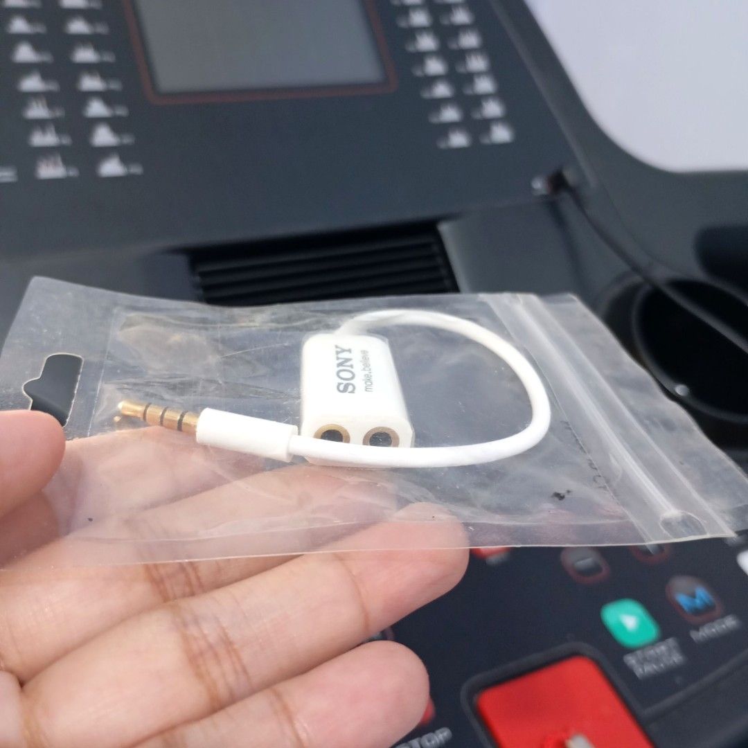 Sony Splitter Audio white (Category: Other Audio Equipment) located in Quezon City. Submitted by ana-chan (Listing ID 1380247984, Image 2). Description: .