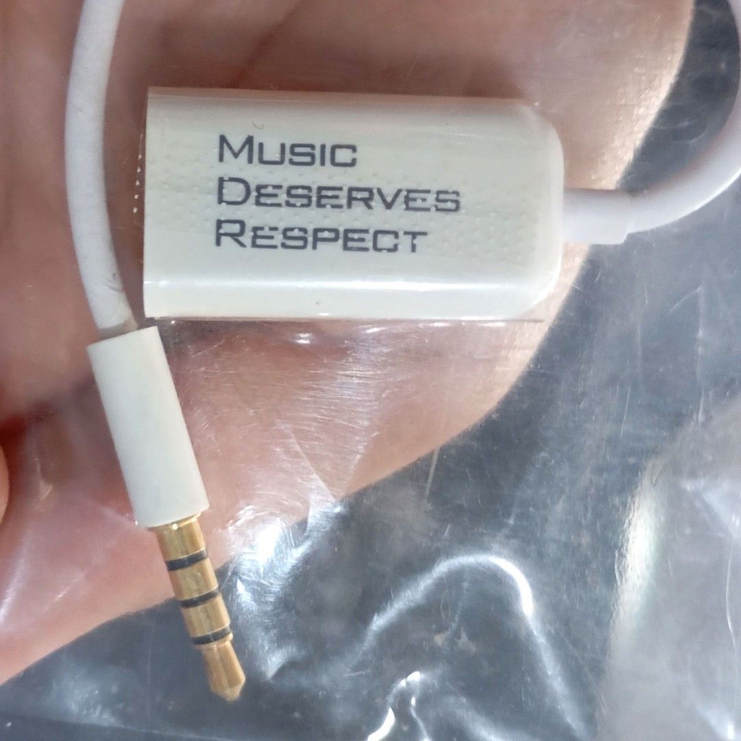Sony Splitter Audio white (Category: Other Audio Equipment) located in Quezon City. Submitted by ana-chan (Listing ID 1380247984, Image 3). Description: .