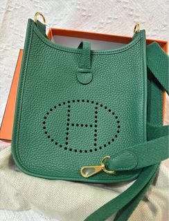 (Category: ) located in . Submitted by shopdeluxe (Listing ID 1380178887, Image 1). Description: .