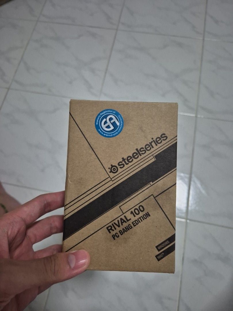 Steelseries Rival 100 PC Bang Wired Mouse (Category: Mouse & Mousepads) located in Singapore. Submitted by axraven (Listing ID 1380262308, Image 2). Description: never open before; optical, 2000cpi, 30m clicks, 20g acceleration.