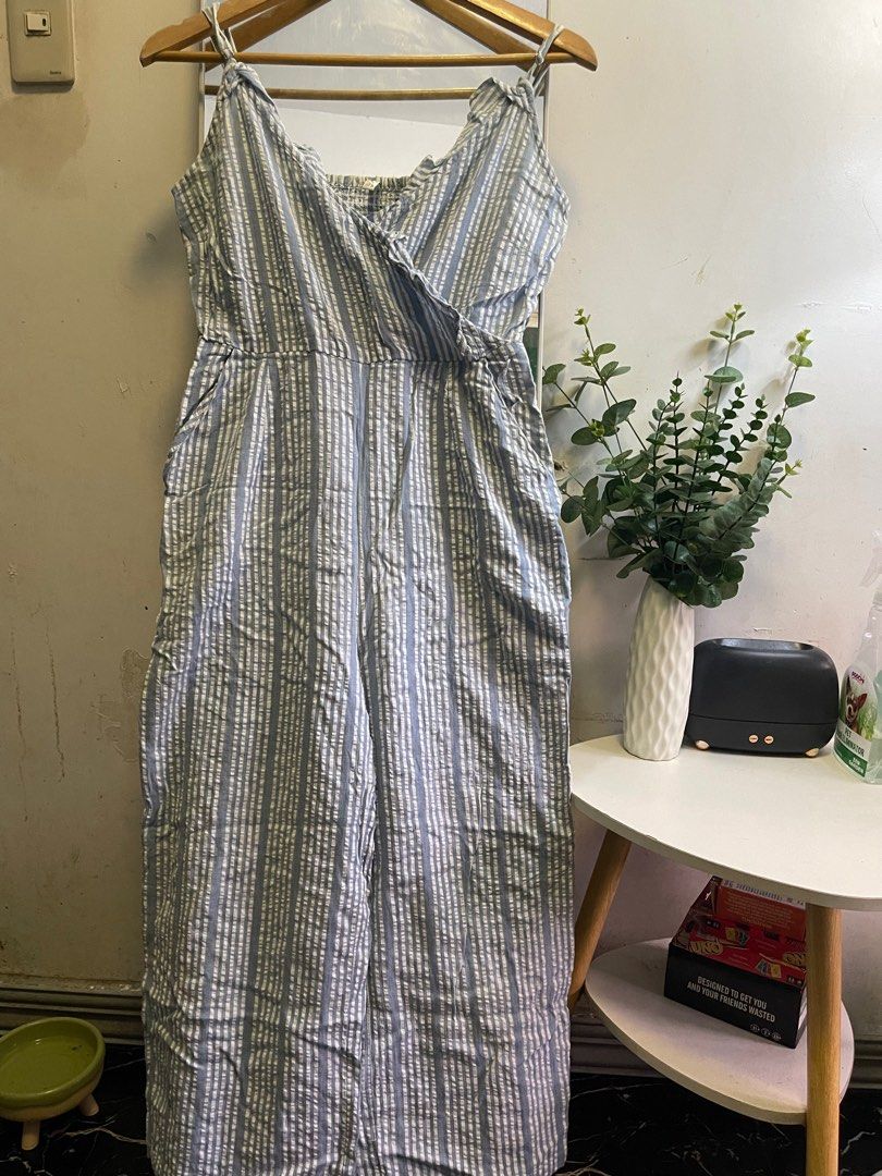 Stradivarius Jumpsuit (Category: Jumpsuits) located in Manila. Submitted by lovedaleee (Listing ID 1380115915, Image 2). Description: .