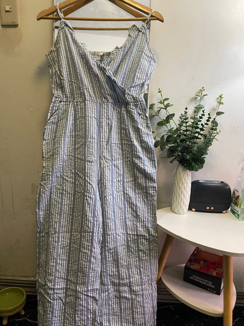 Stradivarius Jumpsuit (Category: Jumpsuits) located in Manila. Submitted by lovedaleee (Listing ID 1380115915, Image 1). Description: .