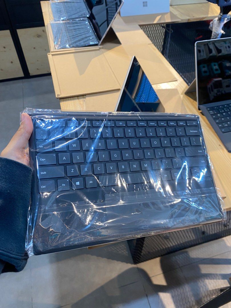 surface pro 7 (Category: Laptops & Notebooks) located in Mantin. Submitted by bibialeysaa (Listing ID 1380125826, Image 2). Description: surface pro 7 platinum promo capslock surface pro 7 rm 1899‼️‼️ rm 2899❌❌ i5 10 th gen 8gb ram 256 ssd intel iris plus graphic free installation free beg free keyboard usb port type c port audio combo jack magnetic charging 12.6inch windows11 1 month free trial cover [ water damage and screen crack❌] can extend 