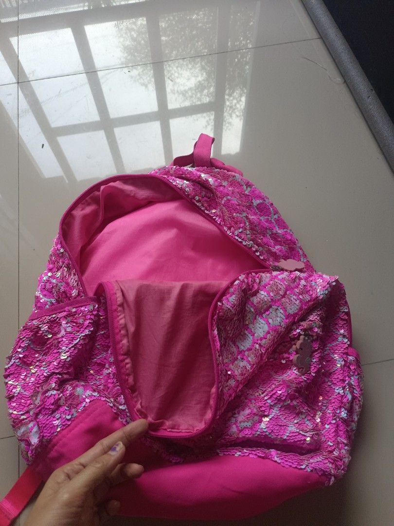 Tas anak sekolah (Kategori: Orang Tua, Bayi & Anak - Lainnya) berada di Jakarta Selatan. Dikirim oleh beliakuya (ID iklan 1380099193, Gambar 3). Deskripsi: sepadan dgn justice hb 350.