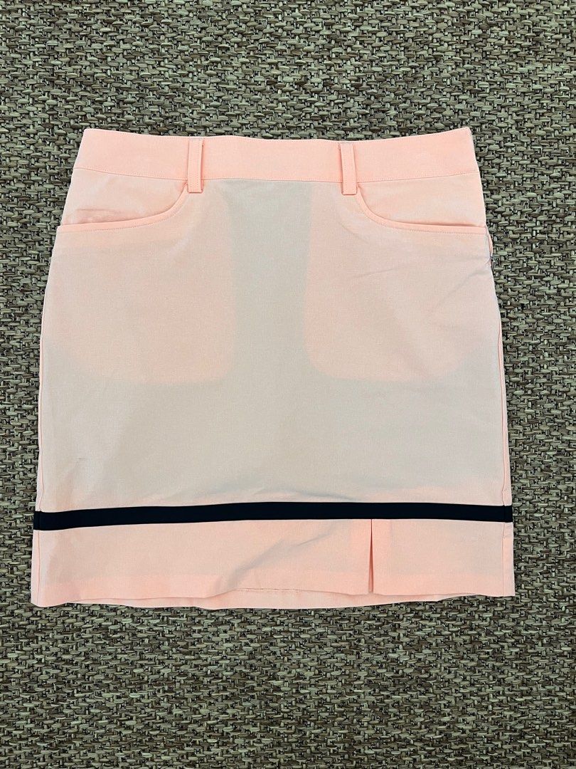 Taylormade Golf Skirt (Category: Skirts) located in Paranaque City. Submitted by threadup (Listing ID 1380107793, Image 1). Description: Sample size Medium .