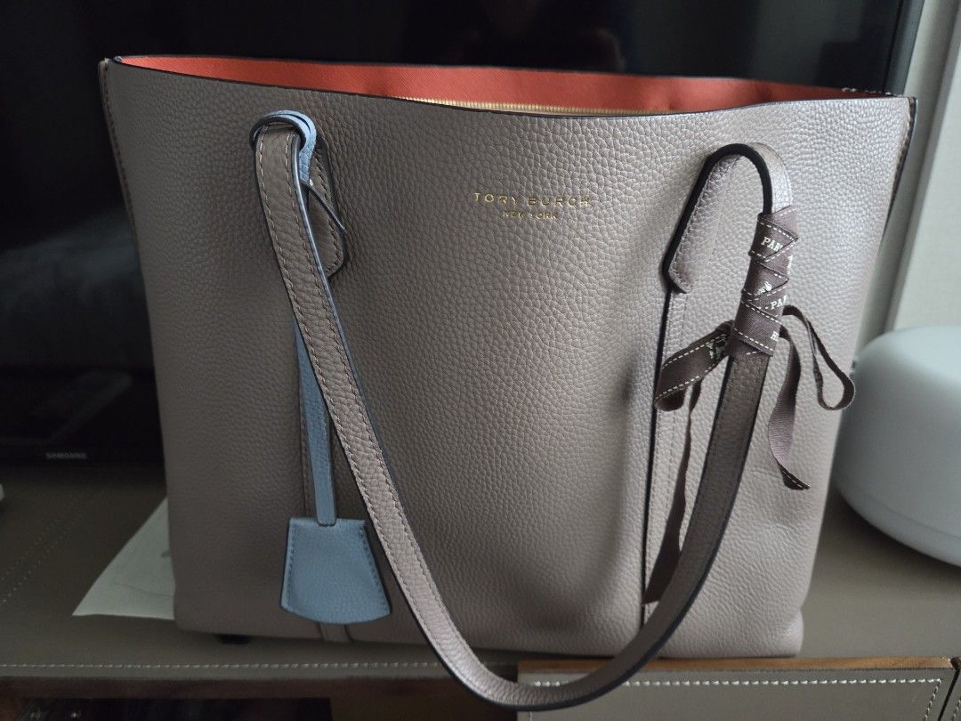 Tory Burch Tote Bag (Category: Tote Bags) located in Singapore. Submitted by jdel.t (Listing ID 1380197071, Image 1). Description: - Tory Burch tote bag - Vibrant orange interior - Zippered compartment for secure storage - Excellent condition No stains no scratches self pick up along meyer road.