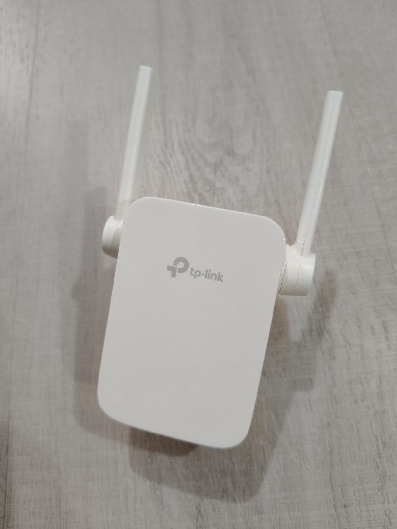 TP-Link AC1200 WiFi Range Extender RE305 (Category: Networking) located in Singapore. Submitted by cysi2014 (Listing ID 1380243479, Image 1). Description: Comes with manual, but not the box..