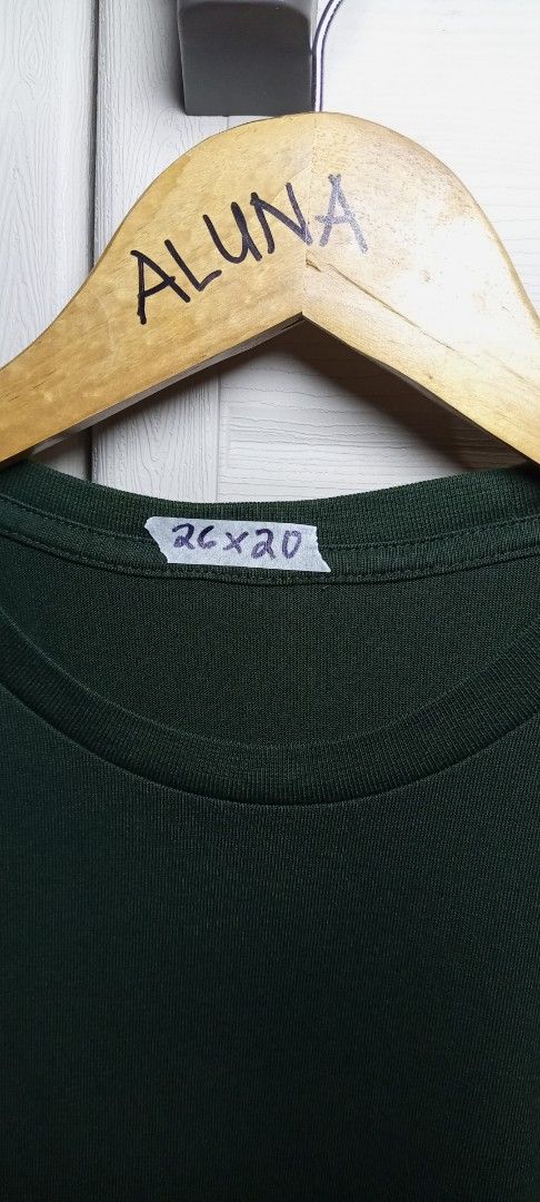 UNIQLO (Category: Tshirts & Polo Shirts ) located in Baguio. Submitted by barepicksph (Listing ID 1380196935, Image 3). Description: FOR MEN COLOR MAY VARY DUE TO LIGHTING COLOR RATE 9/10.