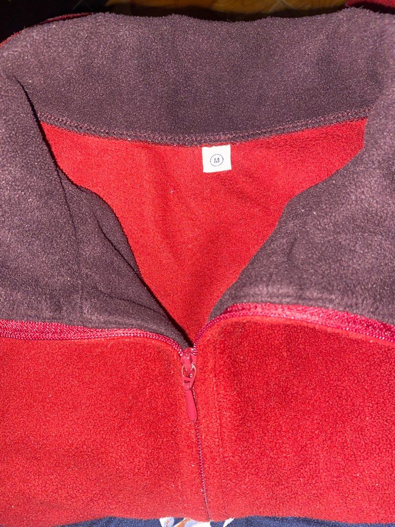 UNIQLO FLEECE LONGSLEEVES (Category: Coats, Jackets and Outerwear) located in Taguig. Submitted by ishiaesc (Listing ID 1380130993, Image 3). Description: - uniqlo on tag - medium on tag - comfy & manipis perfect for ph weather - negotioble - conditon: 7/10.