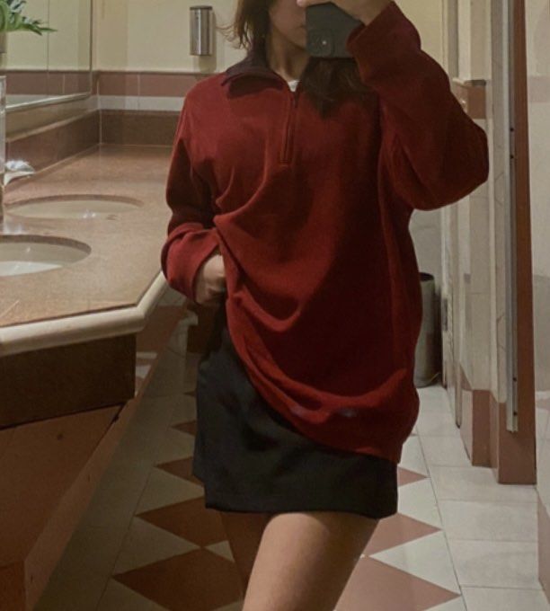 UNIQLO FLEECE LONGSLEEVES (Category: Coats, Jackets and Outerwear) located in Taguig. Submitted by ishiaesc (Listing ID 1380130993, Image 2). Description: - uniqlo on tag - medium on tag - comfy & manipis perfect for ph weather - negotioble - conditon: 7/10.