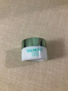 (Category: ) located in . Submitted by cosmeticsskincare (Listing ID 1380263181, Image 1). Description: .