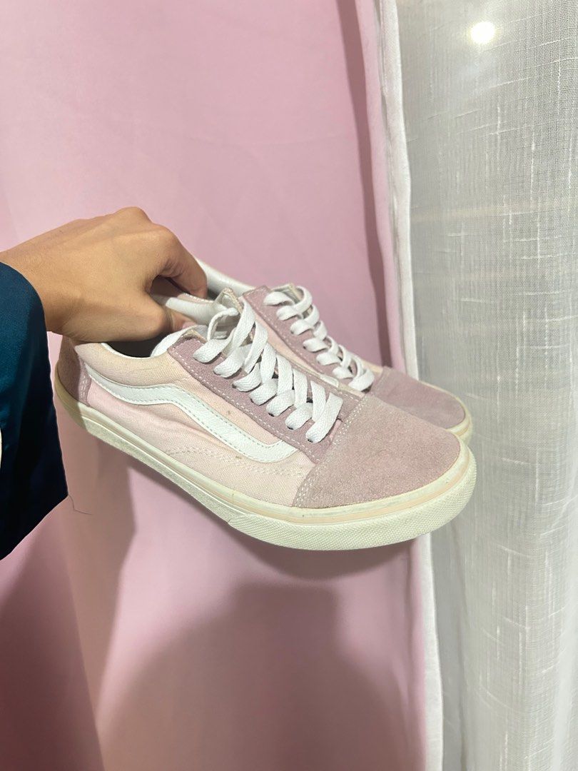 Vans Shoes (Category: Sneakers) located in Santa Rosa. Submitted by prelovedkwiss (Listing ID 1380265617, Image 2). Description: Needs cleaning Baby pink Vans size 8 womens Delivery thru lalamove Pay first.