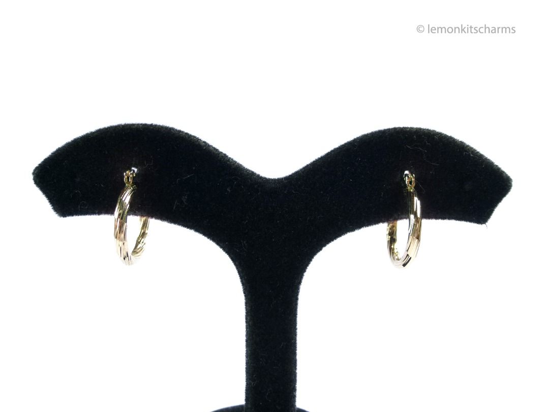 Vintage 1990s Pale Goldtone Hoop Pierced Earrings, er2699-ci (Category: Earrings) located in Singapore. Submitted by lemonkitscharms (Listing ID 1380264354, Image 3). Description: Vintage 1990s Pale Goldtone Striped Hoop Earrings, for pierced ears. Very slight verdigris on the inner grooves of the catch, not obvious with the naked eye, I only see it with a magnifying loupe. Good wearable condition. This is a very pale goldtone colour, small hoops