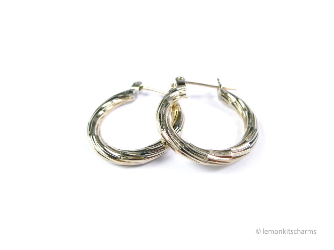 Vintage 1990s Pale Goldtone Hoop Pierced Earrings, er2699-ci (Category: Earrings) located in Singapore. Submitted by lemonkitscharms (Listing ID 1380264354, Image 1). Description: Vintage 1990s Pale Goldtone Striped Hoop Earrings, for pierced ears. Very slight verdigris on the inner grooves of the catch, not obvious with the naked eye, I only see it with a magnifying loupe. Good wearable condition. This is a very pale goldtone colour, small hoops